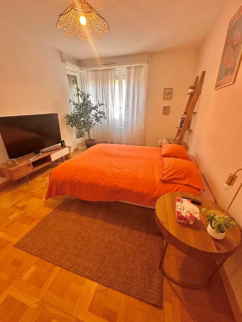 Entire 2 Bedrooms Up To 4 Guests