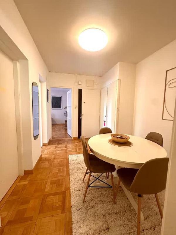 Entire 2 Bedrooms Up To 4 Guests Apartment *