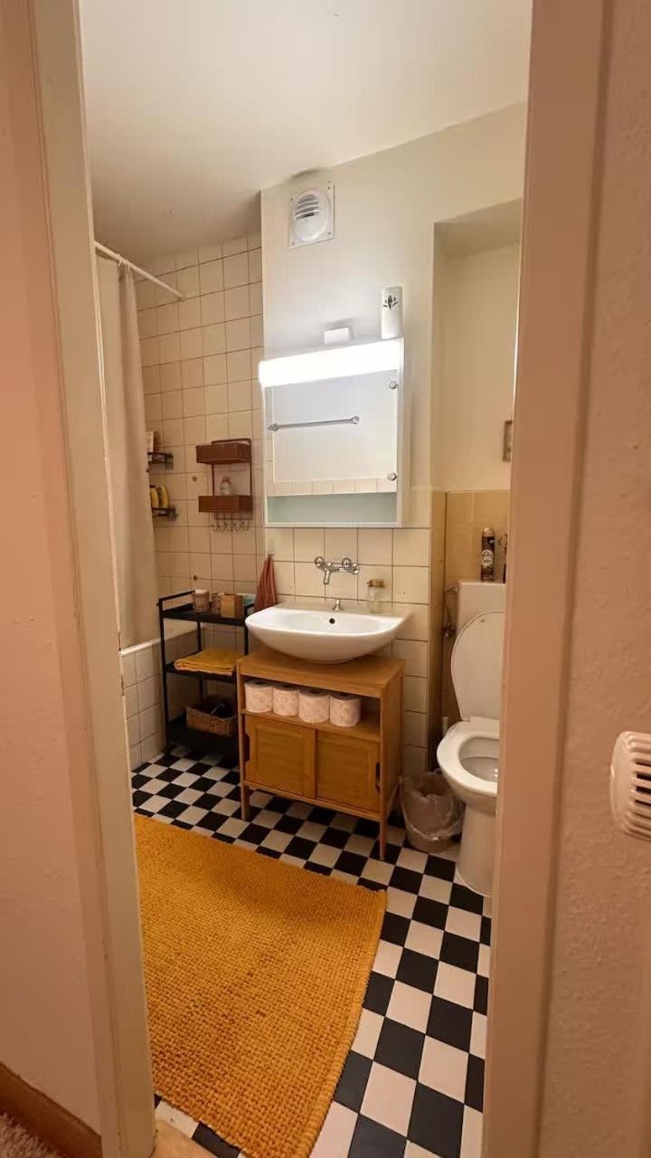 Entire 2 Bedrooms Up To 4 Guests Genf